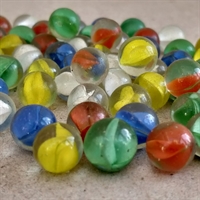 klare-multifarvede-glas-spillekugler-gammelt-legetøj-glaskugler